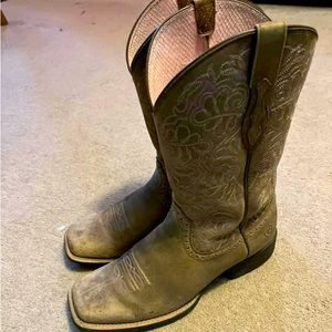 Women’s ariat boots